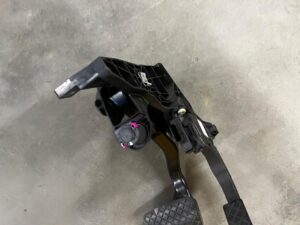 KOMPLET PEDAŁ POTENCJOMETR GAZU HAMULCA AUTOMAT PORSCHE MACAN 95B