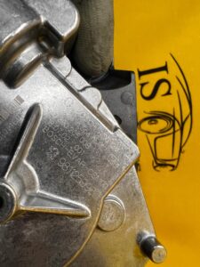 SILNICZEK MECHANIZM WYCIERACZKI KLAPY TYŁ BAGAŻNIKA PEUGEOT 3008 II