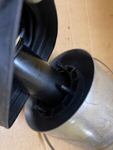 AMORTYZATOR PNEUMATYCZNY PRZÓD PRAWY LAND ROVER DEFENDER II L663