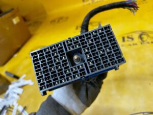 WTYKA WIĄZKA SKRZYNKI PUSZKI BEZPIECZNIKÓW CHEVROLET CORVETTE C5 97-04