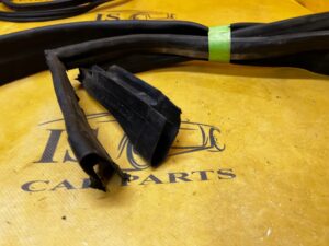 USZCZELKA PODSZYBIA MASKI POKRYWY SILNIKA MERCEDES CLS W218