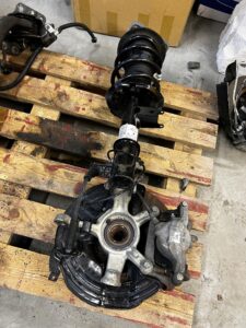 NOGA AMORTYZATOR ZWROTNICA ZAWIESZENIE PRZÓD LEWY INFINITI Q30