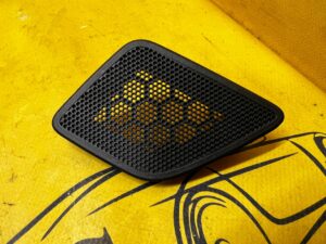 KRATKA ZAŚLEPKA MASKOWNICA GŁOŚNIKA DESKI LEWA RENAULT MEGANE IV