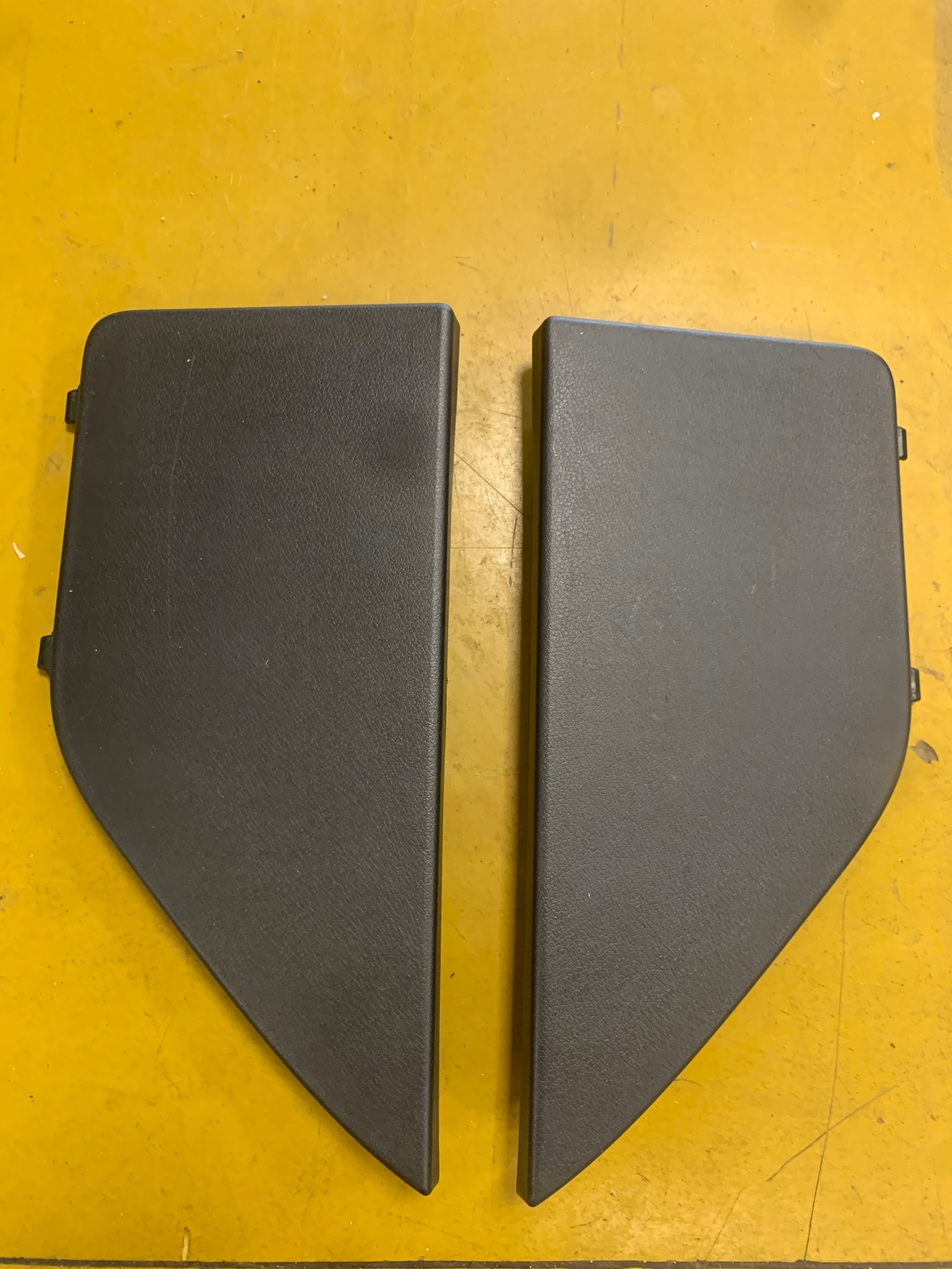 PRAWA OSŁONA BOCZEK BAGAŻNIKA KIA SORENTO III