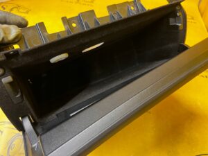 SCHOWEK PASAŻERA DESKI KONSOLI PRAWY MERCEDES CLS W218 EU