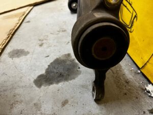 WAHACZ PRZEDNI DOLNY PRAWY JEEP GRAND CHEROKEE WK2