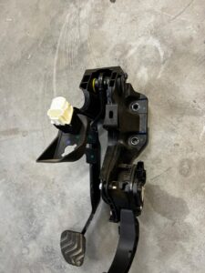 PEDAŁY HAMULCA GAZU SPRZĘGŁA MANUAL DACIA DUSTER II 2