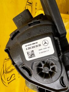 PEDAŁ POTENCJOMETR GAZU MERCEDES GLS X166