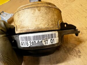 ŁAPA MOCOWANIE PODUSZKA SILNIKA MERCEDES GL X166 4.7 V8