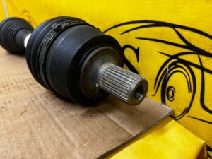 PÓŁOŚ PRZÓD PRZEDNIA LEWA LEWY INFINITI Q30 MERCEDES A W176 1.5 DIESEL