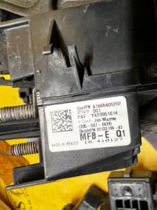 SKRZYNKA BEZPIECZNIKÓW ROZDZIELACZ PRĄDU MERCEDES GLS X166