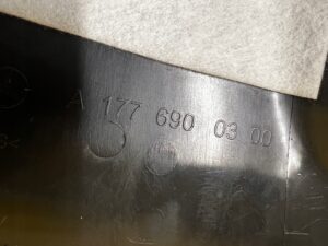 OSŁONA SŁUPKA B PRAWA MERCEDES A KLASA W177 AMG