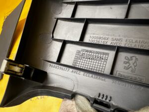 OSŁONA ZAŚLEPKA TUNELU ŚRODKOWEGO PEUGEOT 508 I