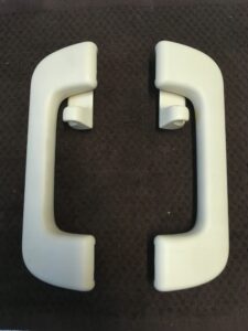 RĄCZKA UCHWYT PODSUFITKI PRAWA AUDI A8 4H0857608A