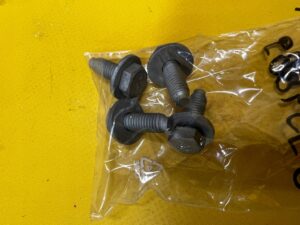 4 X ŚRUBA USZTYWNIENIE NADWOZIA BMW BMW X5 E70 F15 X6 E71 F16 NOWA OEM