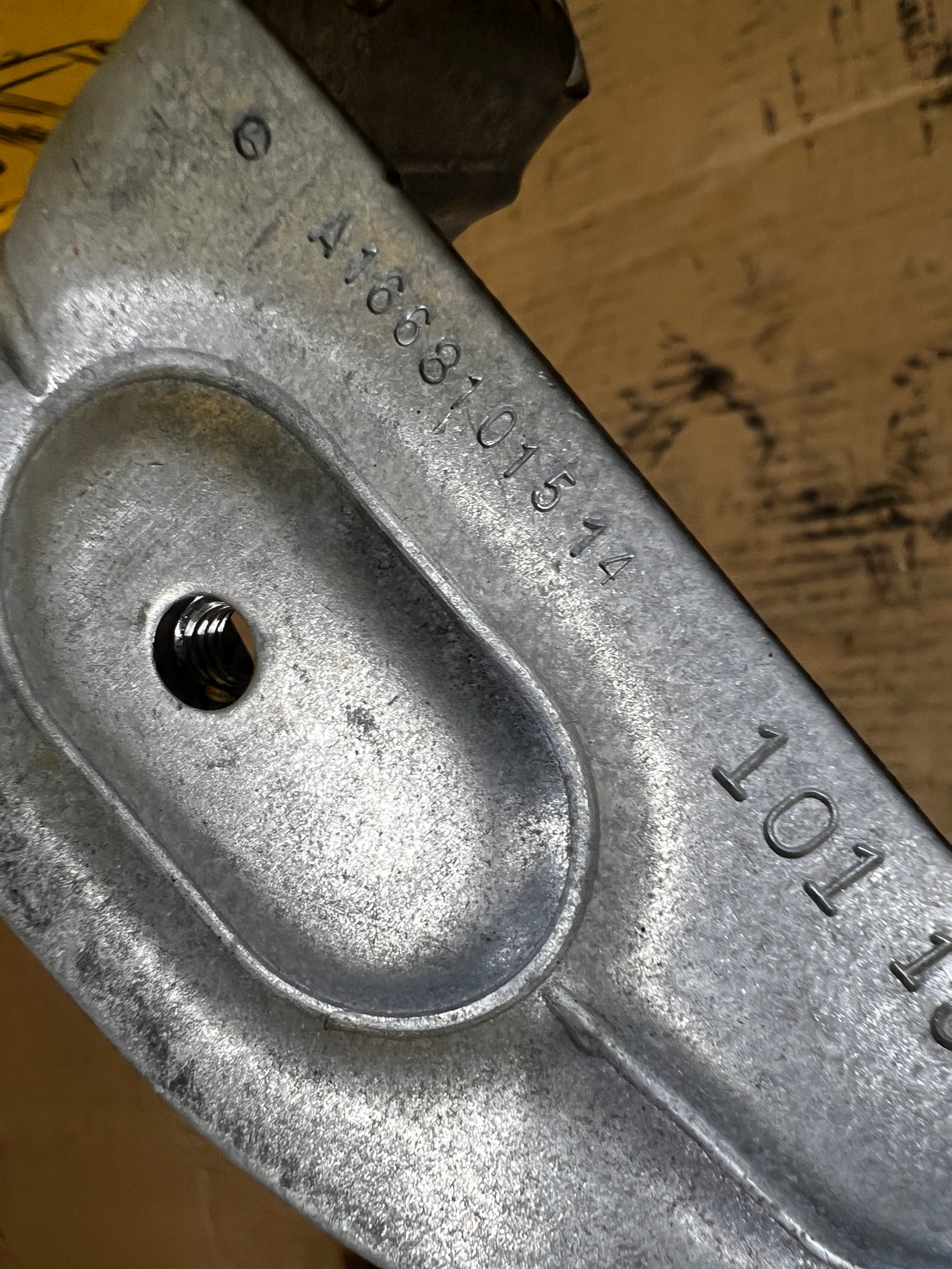 WSPORNIK MOCOWANIE UCHWYT BAGAŻNIKA PRAWY MERCEDES GL X166