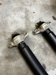 KOMPLET AMORTYZATORY TYŁ TYLNE FORD ESCAPE MK4 1.5 EB 4WD 4X4