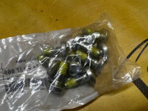 16 X ŚRUBA MOCOWANIA KANAPY TYŁ M10X24 BMW X5 E70 F15 X6 E71 F16 NOWA OEM