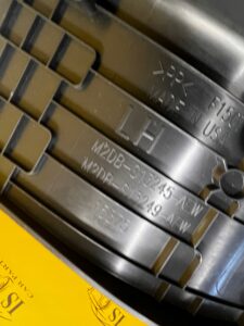 PLASTIK OSŁONA LISTWA PROGU PROGOWA TYŁ LEWY LEWA 4 DRZWI FORD BRONCO 21-