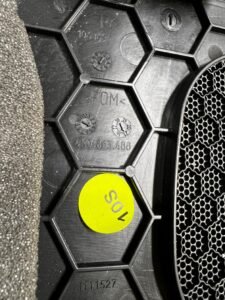 KRATKA GŁOŚNIKA BLENDA PRAWY TYŁ AUDI A8 D5 4N