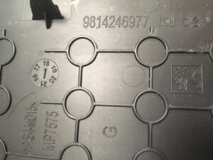 ZAŚLEPKA TYLNEJ KLAPY PEUGEOT 5008 II P87 LEWA