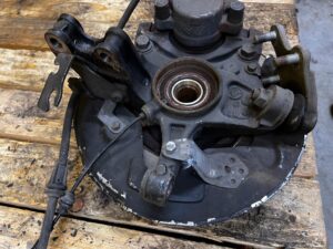 ZWROTNICA PIASTA TARCZA PRZÓD LEWY CITROEN C4 PICASSO II 2.0 BLUE HDI