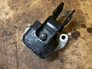 ŁAPA MOCOWANIE PODUSZKA SILNIKA CITROEN DS7 CROSSBACK X74 2.0 BLUE HDI