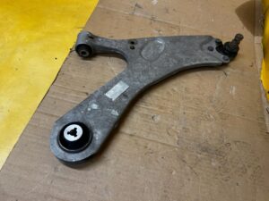 WAHACZ PRZÓD PRZEDNI PRAWY PEUGEOT 2008 II