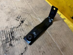 UCHWYT BLACHA WSPORNIK MOCOWANIE PRAWY FORD BRONCO 21-