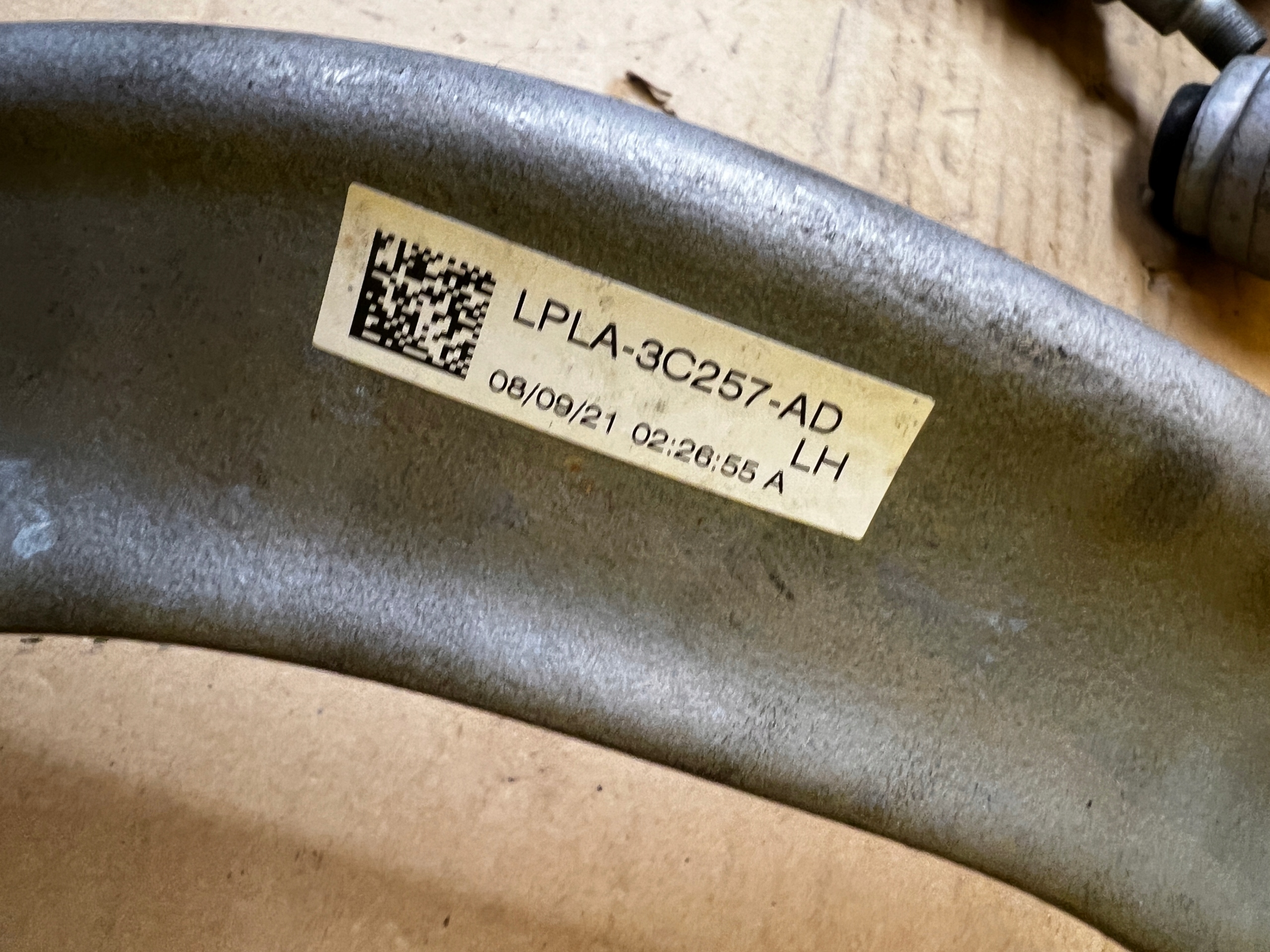 WAHACZ PRZÓD PRZEDNI LEWY LAND ROVER DEFENDER II L663