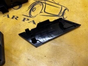 OSŁONA ZAŚLEPKA KLAMKI WEWNĘTRZNEJ DRZWI LEWA PORSCHE MACAN 95B