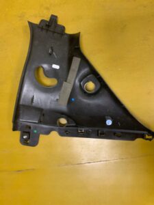 LEWA OSŁONA POSZYCIE SŁUPKA B CITROEN DS3