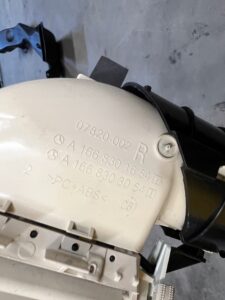 KANAŁ TUNEL KRATKA NAWIEWU POWIETRZA DACHU TYŁ PRAWY MERCEDES GLS X166