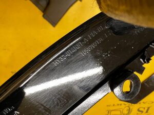 DEKOR DESKI RAMKA KRATKI NAWIEWU PRZÓD LEWY LAND ROVER DISCOVERY 5 V L462