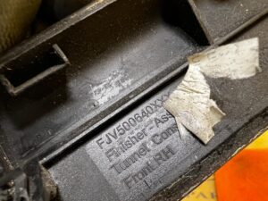 LISTWA OSŁONA DEKOR KONSOLI TUNELU PRAWA RANGE ROVER III L322