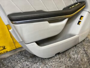 TAPICERKA BOCZEK DRZWI PRZÓD LEWY MERCEDES GL X166 ALPACA GRAY