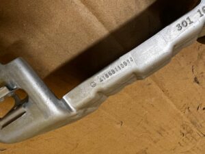 UCHWYT MOCOWANIE WSPORNIK PODSUFITKI TYŁ LEWY MERCEDES GLS X166