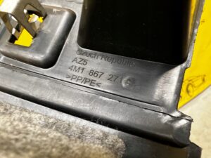 PLASTIK OSŁONA PROGU SŁUPKA A PRZÓD PRZEDNIA LEWA LEWY AUDI SQ7 Q7 4M0