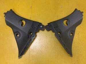 PRAWA OSŁONA POSZYCIE SŁUPKA B CITROEN DS3