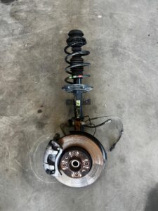 NOGA AMORTYZATOR ZWROTNICA PRZÓD LEWY DACIA SANDERO III 1.0 TCE LPG ECO-G