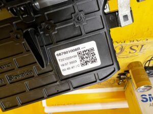 KRATKA NAWIEWU ŚRODKOWA DESKI KONSOLI PRZÓD PRZEDNIA DACIA SANDERO III