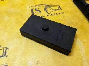 OSŁONA ZAŚLEPKA PUSZKI SKRZYNKI BEZPIECZNIKÓW CHEVROLET CORVETTE C5 97-04