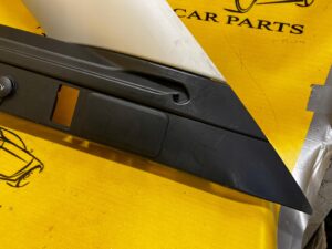 POSZYCIE OSŁONA OBUDOWA SŁUPKA TYŁ C PRAWA PRAWY RANGE ROVER VELAR L560