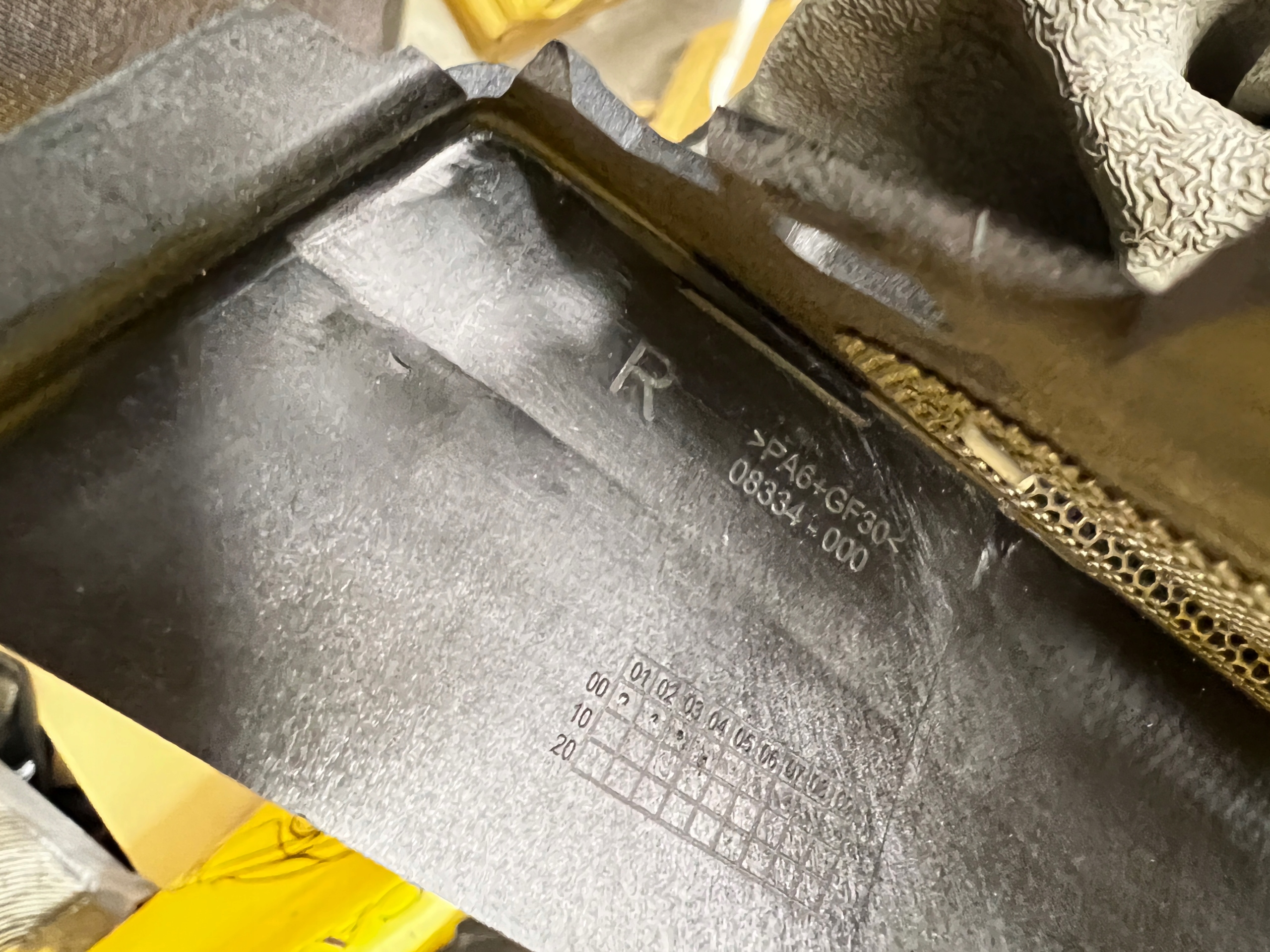 OSŁONA TRÓJKĄT GŁOŚNIK HARMAN KARDON PRAWY BMW F22
