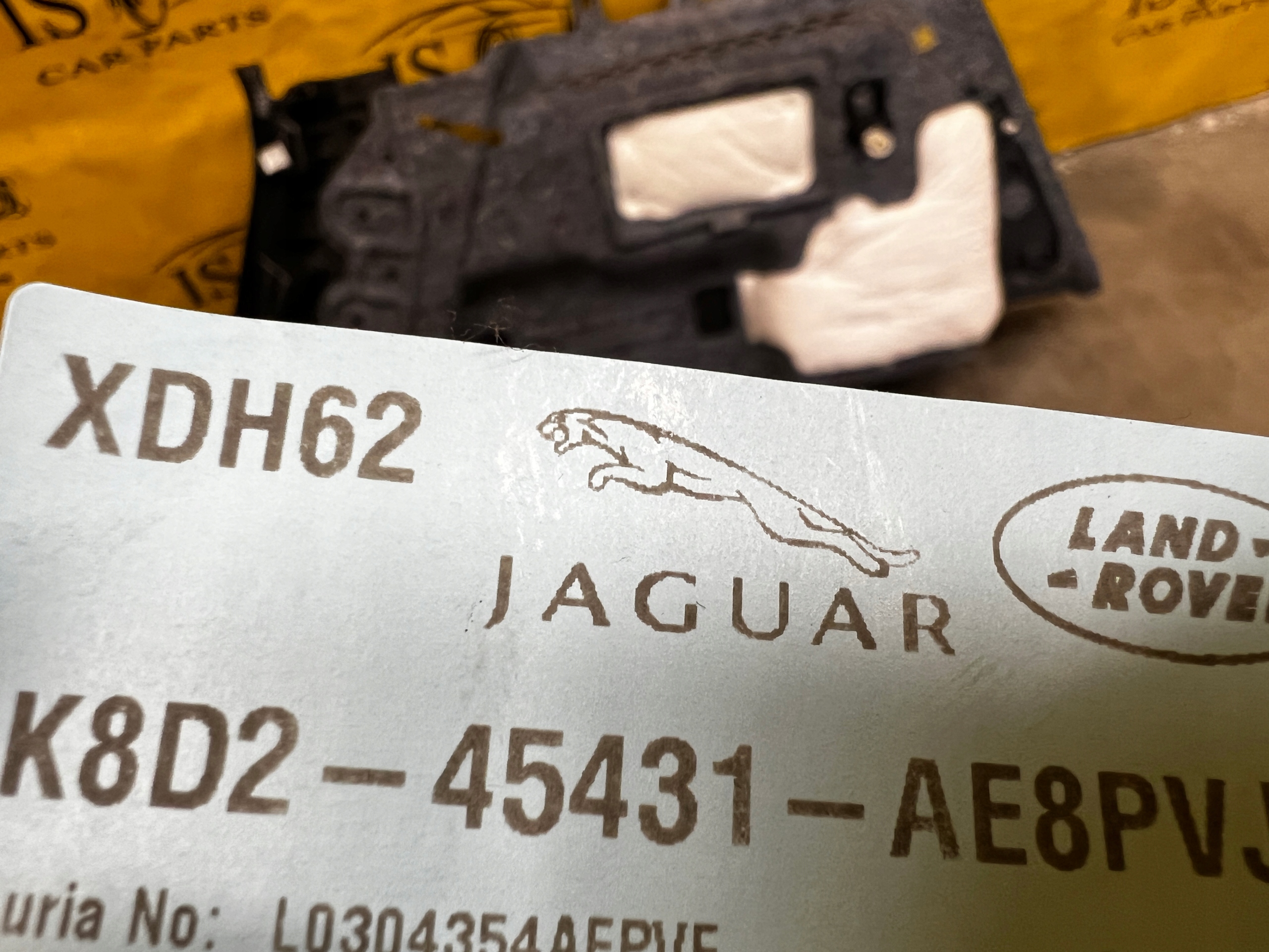 BOCZEK TAPICERKA BAGAŻNIKA LEWA LR RANGE ROVER EVOQUE II L551