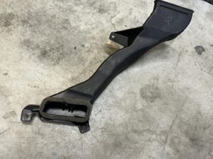 KANAŁ TUNEL POWIETRZA RANGE ROVER VELAR L560