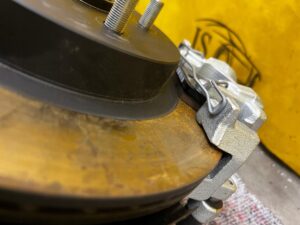 ZWROTNICA TARCZA ZACISK PIASTA TYŁ LEWY SUBARU FORESTER VI SL 25-