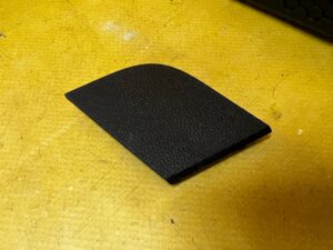 OSŁONA ZAŚLEPKA TUNELU ŚRODKOWEGO FORD FIESTA MK8