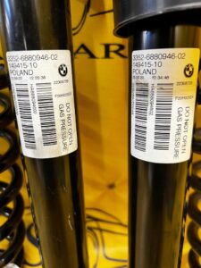 KOMPLET AMORTYZATORY TYŁ SPRĘŻYNY BMW 1 F20 LIFT M140iX 2 F22 M235i M240i