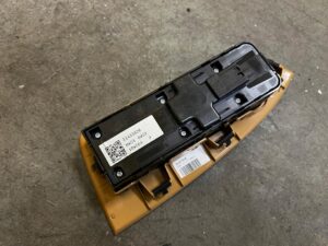 PANEL PRZEŁĄCZNIK SZYB LUSTEREK DRZWI PRZÓD LEWY VOLVO XC90 II EU